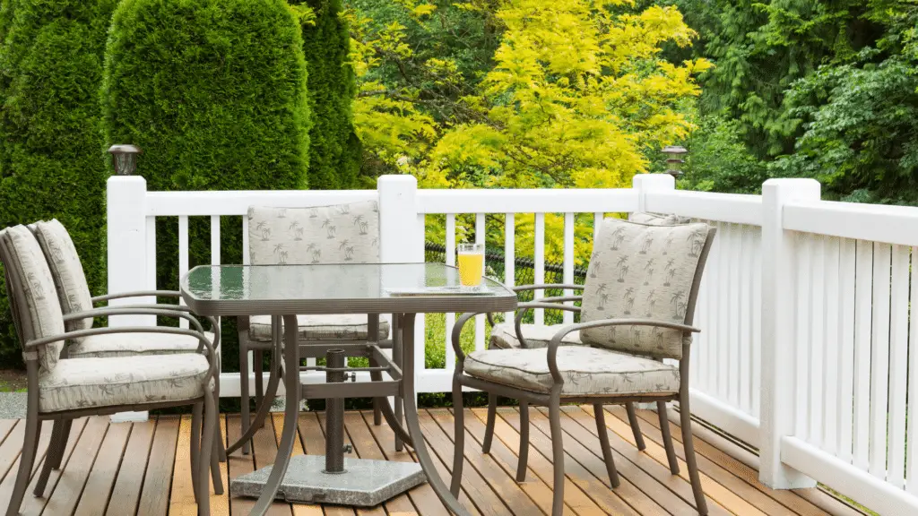 3 Of The Best Finishes For Outdoor Cedar Furniture To Know Of